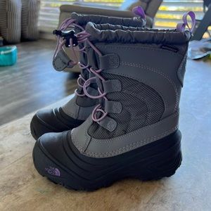 The North Face
Snow boots, great condition
Youth 1